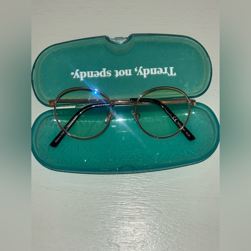 ZENNI READING GLASSES +2.25